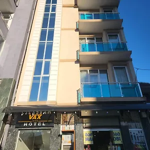 Otel Vaxx, Batum
